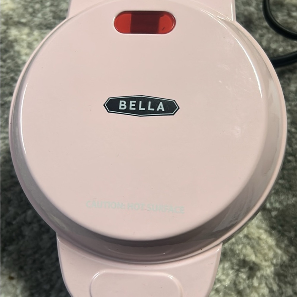 Bella Pink mini cake pop maker and supplies